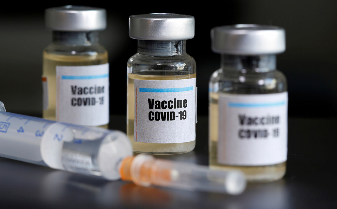 Moderna's COVID-19 vaccine candidate moves into late-stage trial ...